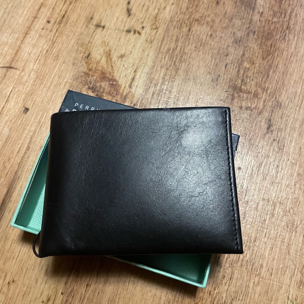 Perry Ellis wallet